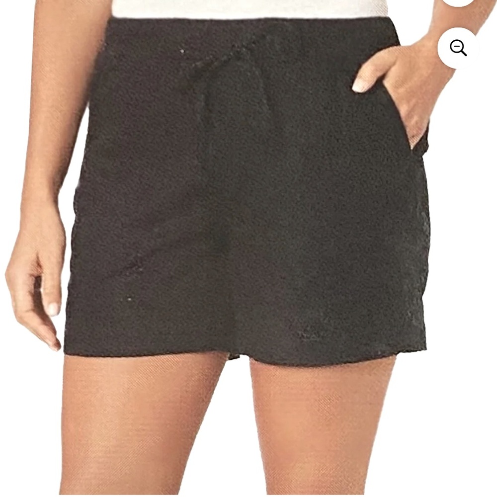 Brigg's Women's Black Linen Shorts